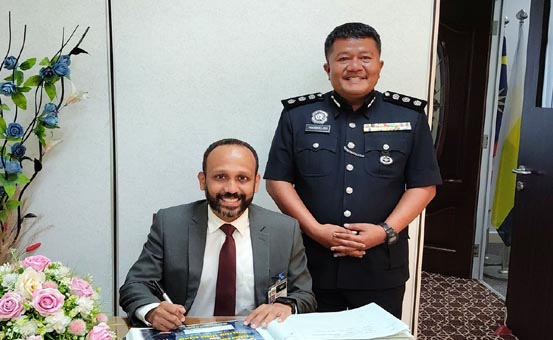 KUNJUNGAN HORMAT PENGARAH HOSPITAL KE IBU PEJABAT POLIS DAERAH MANJUNG